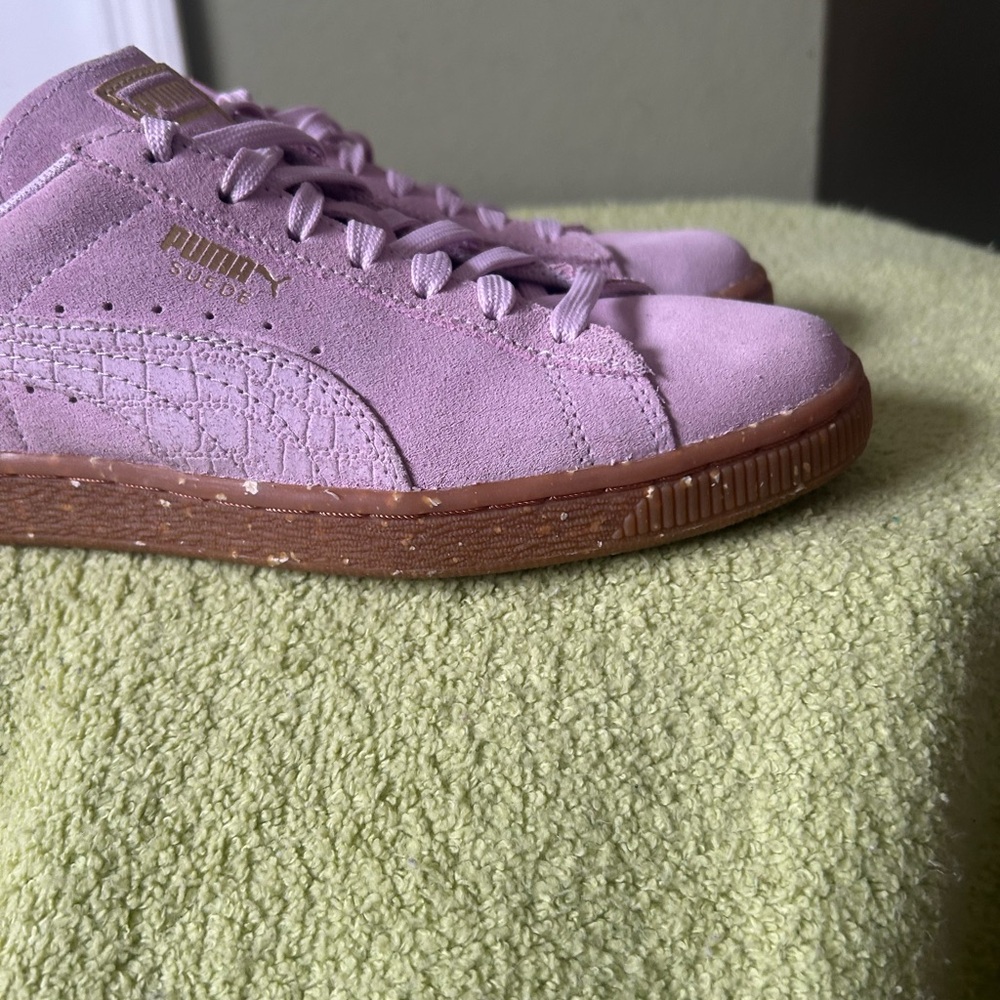 Puma Women's Light Pink Suede Sneakers with Tan Sole Like New - Picture 6 of 11